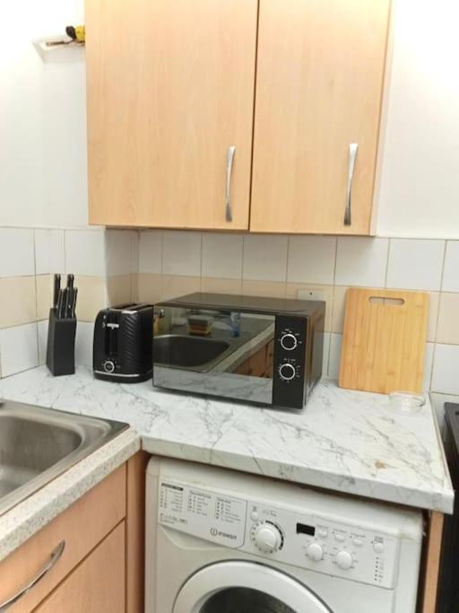Fantastic Flat In Great Location *